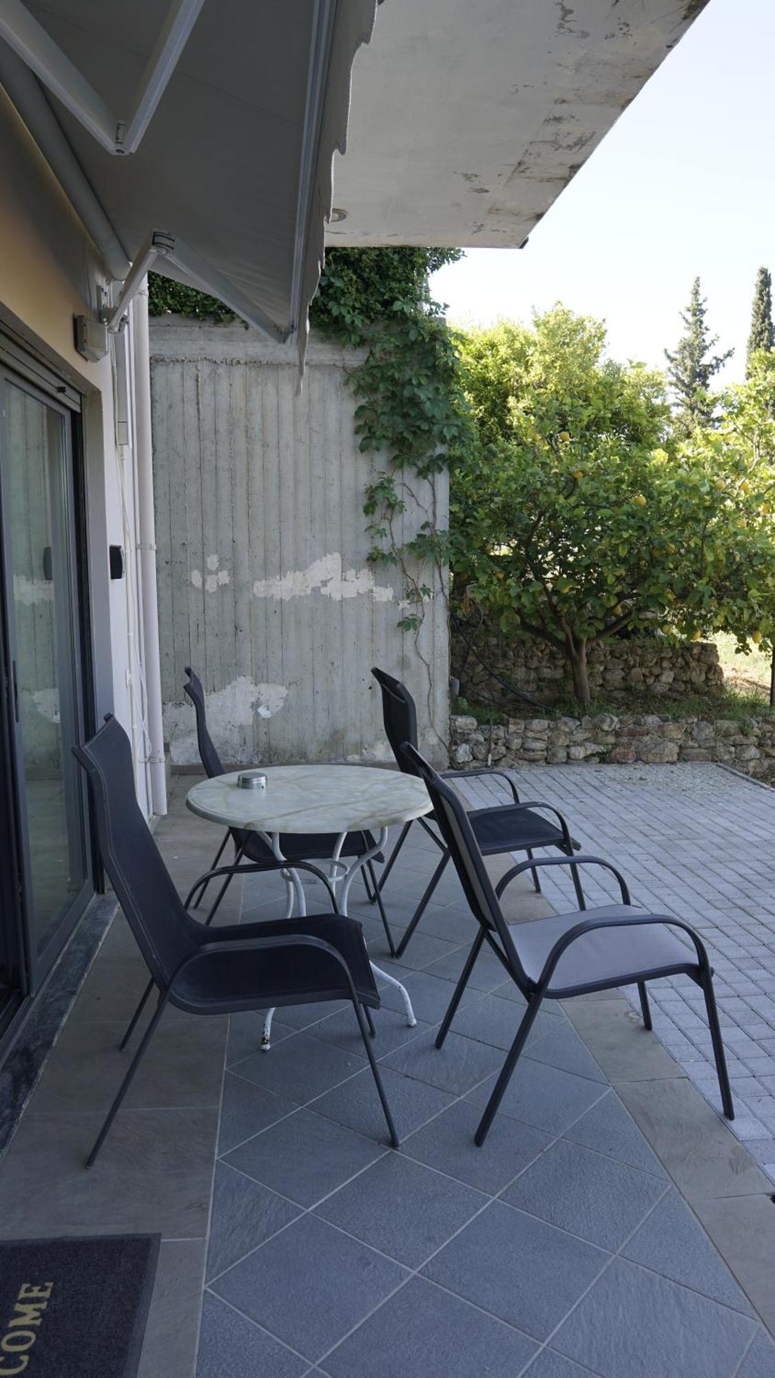 Romanos Patras Studio Kültér fotó